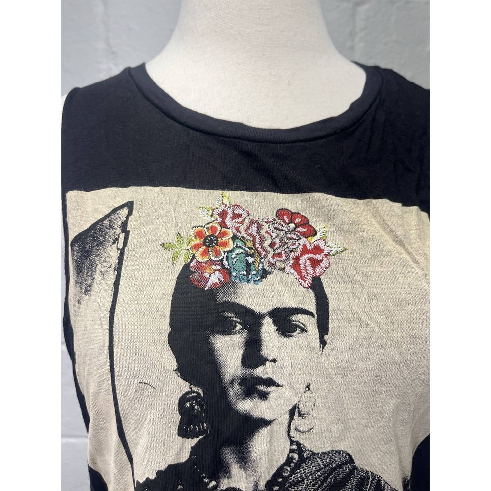 NWOT Frida Kahlo Womens Muscle Tank Medium Y2K Faux Embroidered Flower Crown F21 - Picture 2 of 9